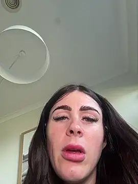 aus queen online show from April 10, 11:09 pm