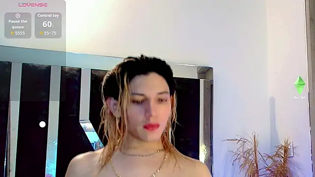 Snapshot of honey_skin chatting on November 15, 12:19 am honey skin online show from November 15, 12:19 am