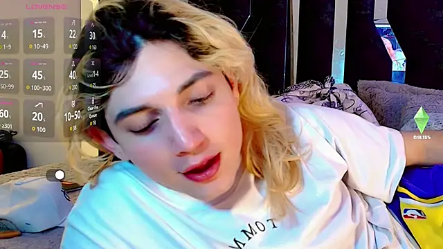 Snapshot of honey_skin chatting on November 20, 4:01 am honey skin online show from November 20, 4:01 am