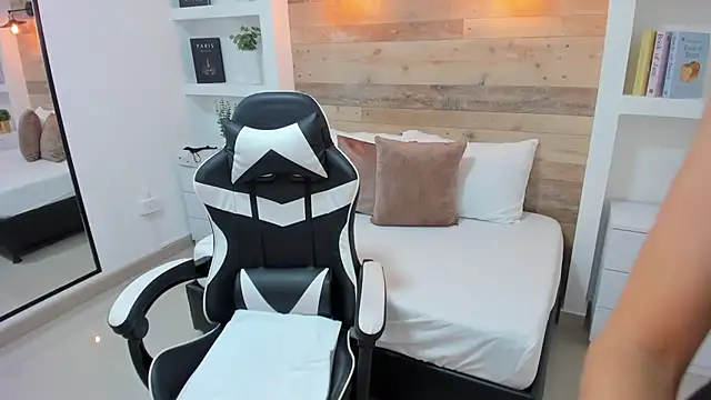 candy summer28 online show from November 10, 7:24 pm