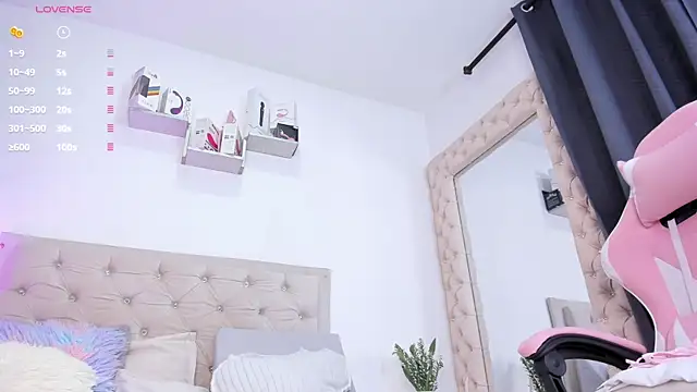 Snapshot of lorennahernandez01 chatting on October 9, 11:30 am lorennahernandez01 online show from October 9, 11:30 am