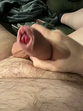 Snapshot of henes188 chatting on March 2, 9:43 pm henes188 online show from March 2, 9:43 pm