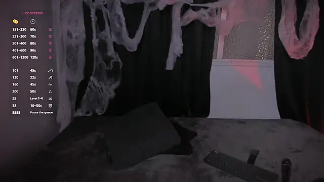 Snapshot of AramJoness chatting on October 6, 8:50 pm AramJoness online show from October 6, 8:50 pm