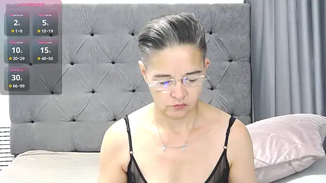 StaceyDarling online show from November 10, 5:17 am