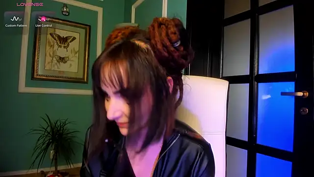 Snapshot of 1Munique chatting on November 4, 1:10 pm 1Munique online show from November 4, 1:10 pm