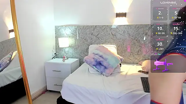 Snapshot of Mia_rom11 chatting on December 14, 3:15 pm Mia rom11 online show from December 14, 3:15 pm