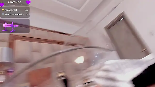 AnnWeltt online show from December 7, 3:14 am