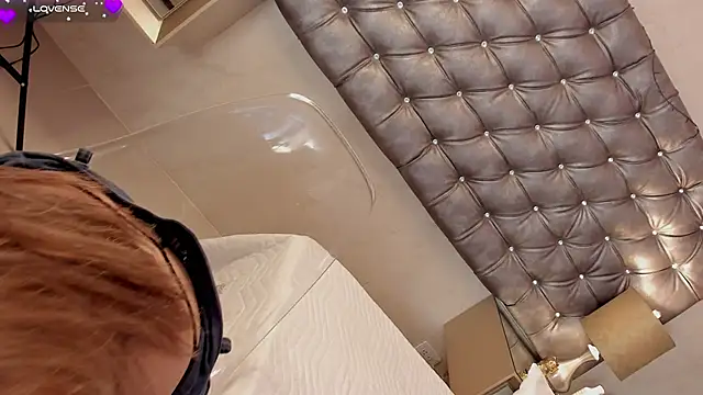 AnnWeltt online show from January 31, 11:56 pm