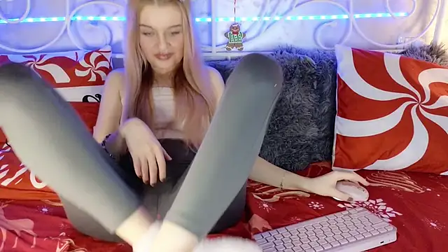nicollewetpussy online show from December 21, 11:24 pm