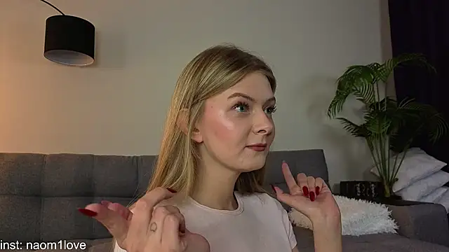 Snapshot of Naomi_Girly chatting on October 20, 2:06 pm Naomi Girly online show from October 20, 2:06 pm