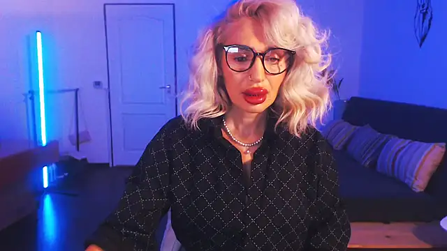 beauty chl0e online show from December 20, 8:12 pm