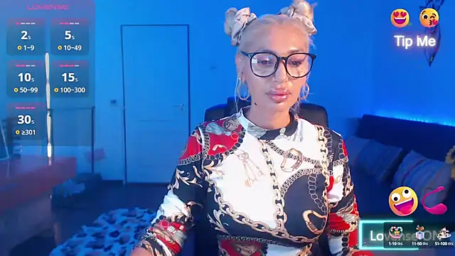 beauty chl0e online show from October 6, 7:22 pm