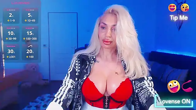 Snapshot of beauty_chl0e chatting on April 2, 6:16 pm beauty chl0e online show from April 2, 6:16 pm