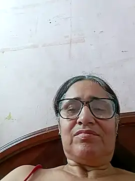  candi online show from February 12, 8:29 pm