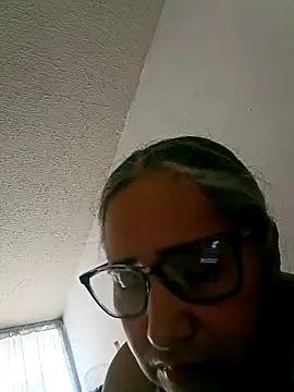 Snapshot of _candi chatting on March 31, 1:11 pm candi online show from March 31, 1:11 pm