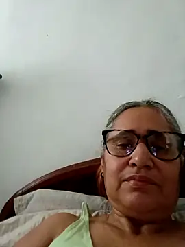 Snapshot of _candi chatting on April 9, 1:38 pm candi online show from April 9, 1:38 pm