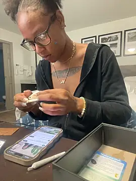 Snapshot of slimerlla chatting on November 8, 8:03 am slimerlla online show from November 8, 8:03 am