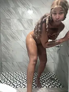 Snapshot of slimerlla chatting on December 21, 12:01 pm slimerlla online show from December 21, 12:01 pm