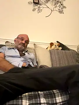 Snapshot of Shyboy817 chatting on November 8, 1:39 am Shyboy817 online show from November 8, 1:39 am