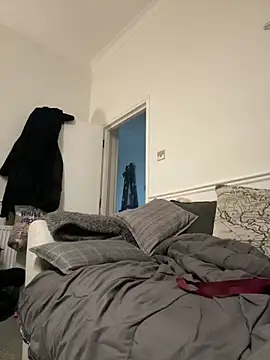 Snapshot of Shyboy817 chatting on December 15, 4:55 pm Shyboy817 online show from December 15, 4:55 pm