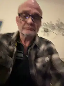 Shyboy817 online show from April 7, 2:23 am