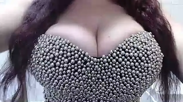 Snapshot of newamyy chatting on February 14, 10:45 am newamyy online show from February 14, 10:45 am