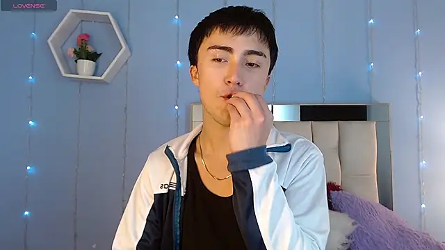 Snapshot of santi-fabulous chatting on December 3, 9:23 pm santi-fabulous online show from December 3, 9:23 pm