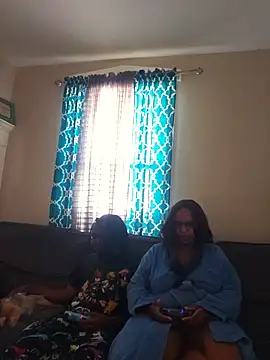 nibblesngomez online show from June 7, 3:05 pm