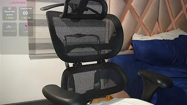 caprywilliams online show from December 15, 10:47 pm