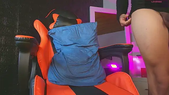 charlotte cruzx online show from October 26, 7:25 am