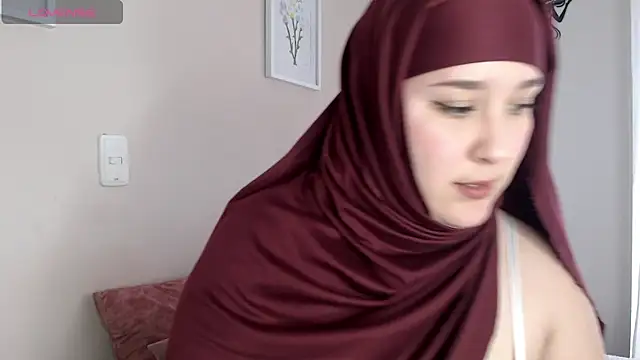 Snapshot of Dalila_bashar chatting on February 2, 6:28 pm Dalila bashar online show from February 2, 6:28 pm