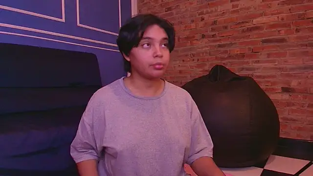 Snapshot of Emmapark_ chatting on November 3, 2:02 am Emmapark online show from November 3, 2:02 am