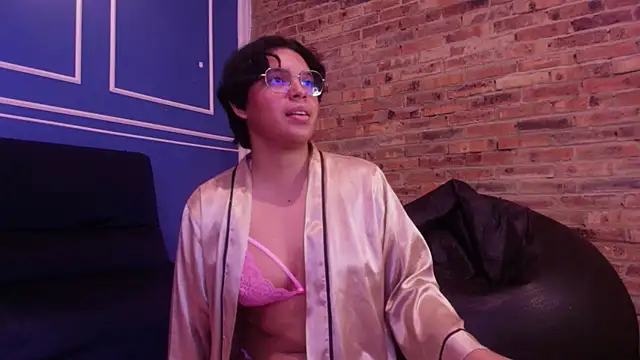 Snapshot of Emmapark_ chatting on November 15, 6:37 pm Emmapark online show from November 15, 6:37 pm