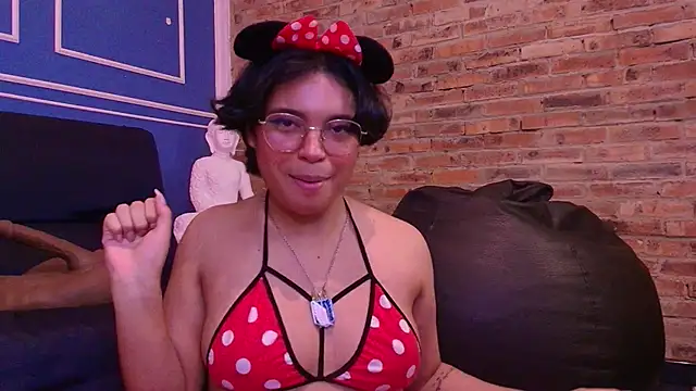 Snapshot of Emmapark_ chatting on November 28, 7:05 pm Emmapark online show from November 28, 7:05 pm