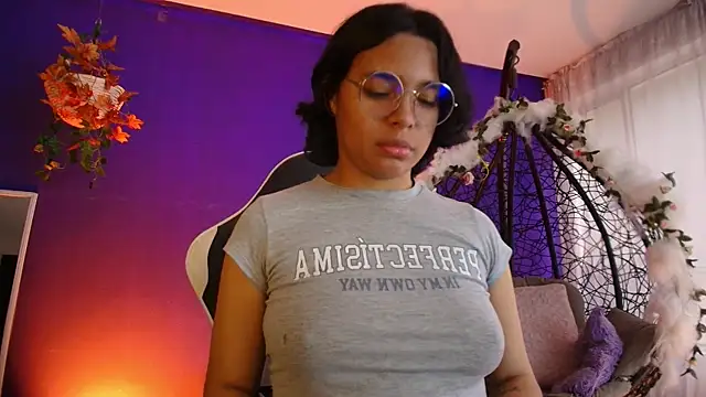 Emmapark  online show from April 11, 7:40 pm