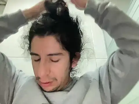 littlelatinhunter online show from December 15, 11:03 am