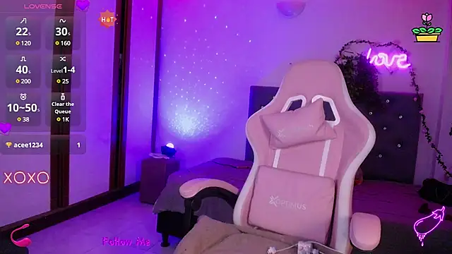 Snapshot of SexyLuna__ chatting on January 8, 12:17 am SexyLuna online show from January 8, 12:17 am