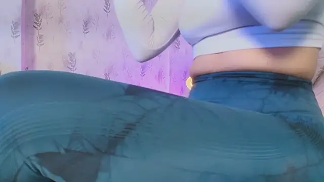 Snapshot of Giaa_Ross chatting on November 7, 12:49 pm Giaa Ross online show from November 7, 12:49 pm