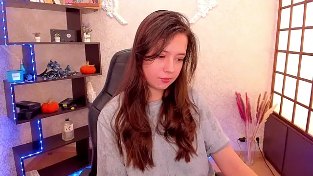 Lina Brownie online show from December 5, 5:15 am