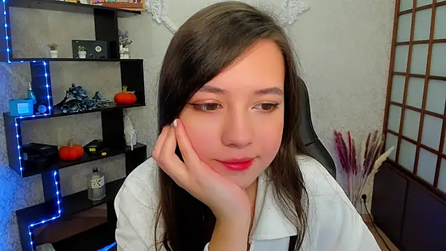 Lina Brownie online show from December 6, 2:13 am