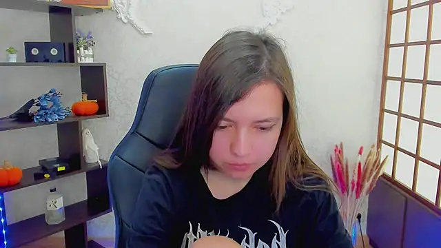 Lina Brownie online show from December 14, 2:12 am