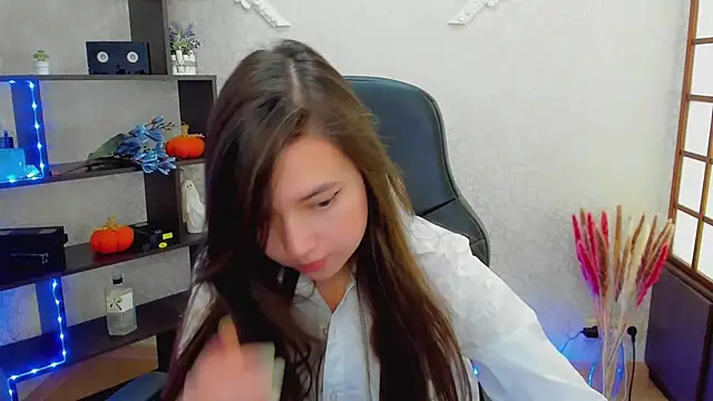 Lina Brownie online show from December 22, 5:23 am