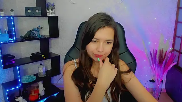 Lina Brownie online show from December 28, 5:33 am