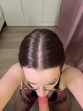 Snapshot of fuckdoll_18 chatting on October 17, 8:39 am fuckdoll 18 online show from October 17, 8:39 am