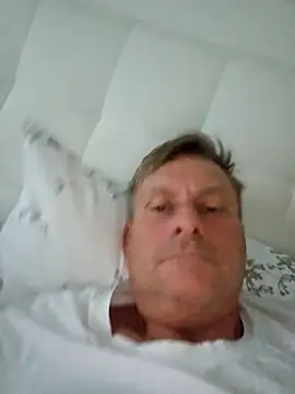 johnnym1 online show from November 25, 7:08 am