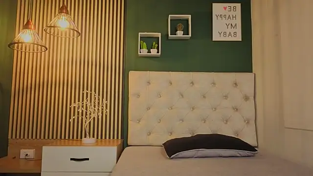 madison little  online show from October 23, 12:48 pm