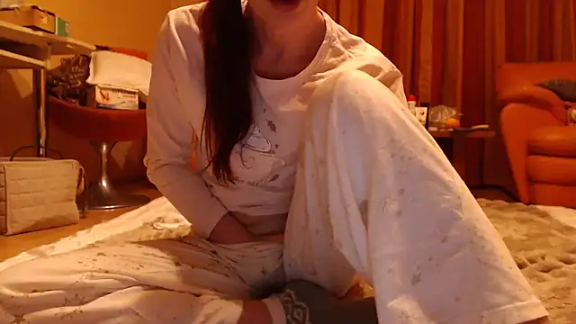 Snapshot of LovelyAndraGirl chatting on June 1, 9:38 pm LovelyAndraGirl online show from June 1, 9:38 pm