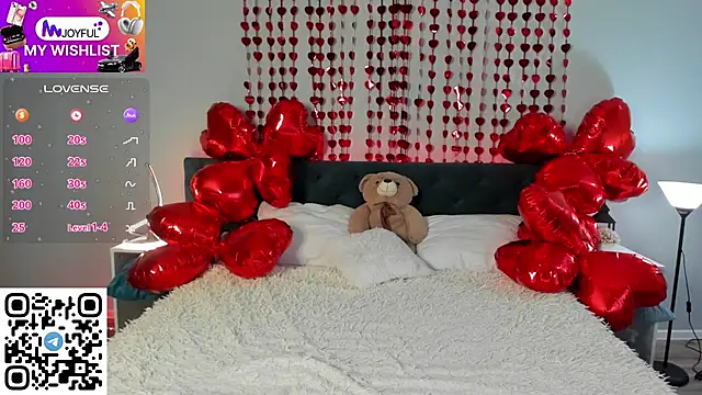 Kelly Hardy online show from February 11, 4:22 am