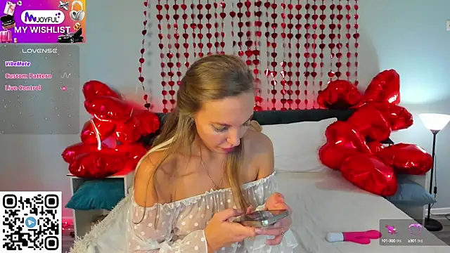 Kelly Hardy online show from February 13, 4:00 am