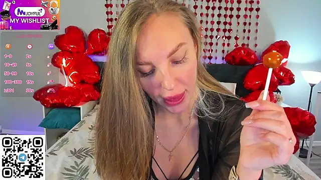 Kelly Hardy online show from February 17, 4:20 am